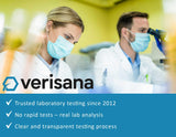 Verisana persona revisando resultados en portal online para decisiones informadas