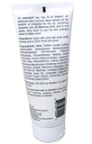 vH essentials aplicando gel en ducha para sensación fresca diaria