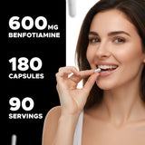 Vitabod comparación en mano para apreciar la escala y cantidad de cápsulas por frasco