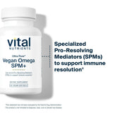 Vital Nutrients cápsula en mano que ilustra el tamaño reducido y facilidad