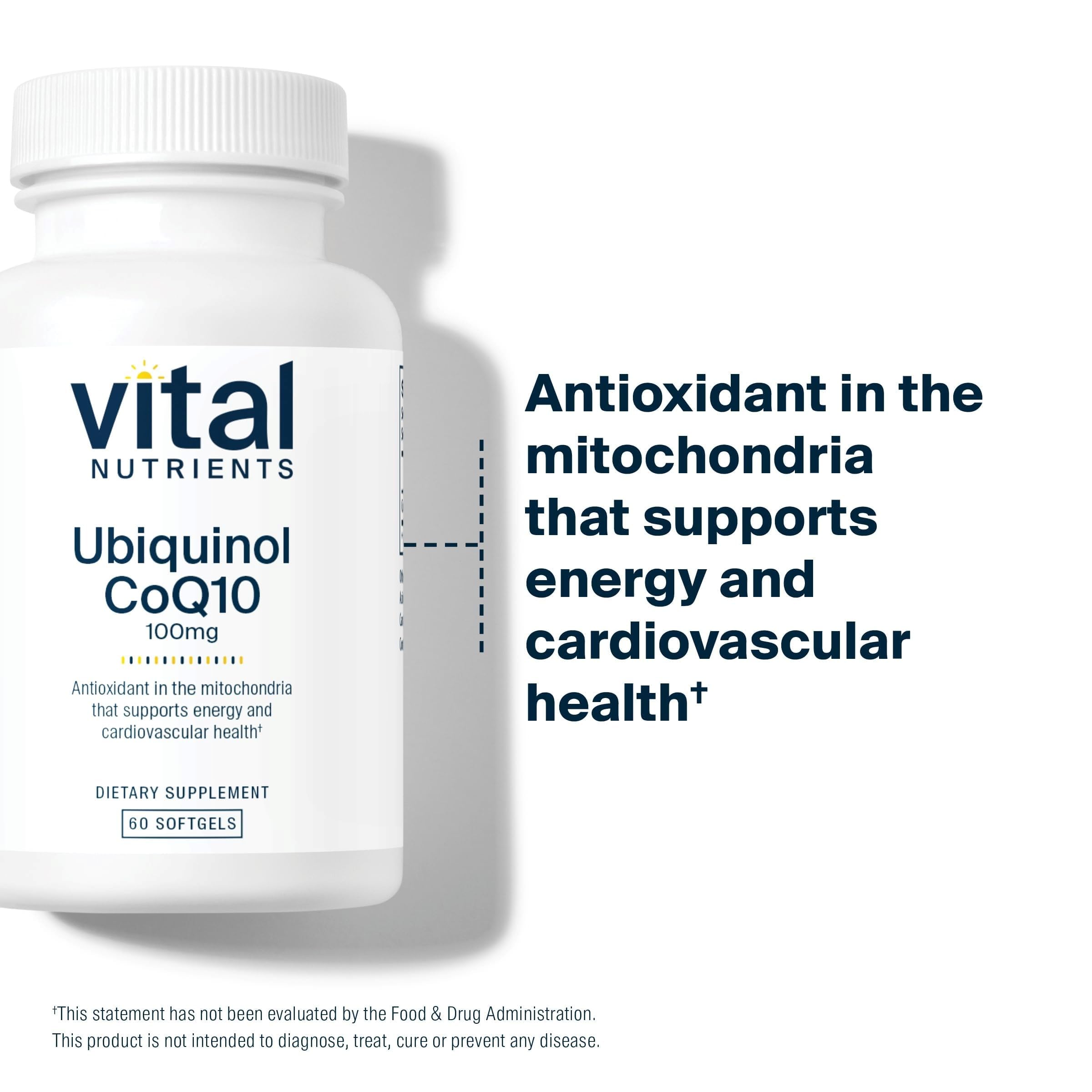 Vital Nutrients cápsula en mano para comparar tamaño y facilidad de uso