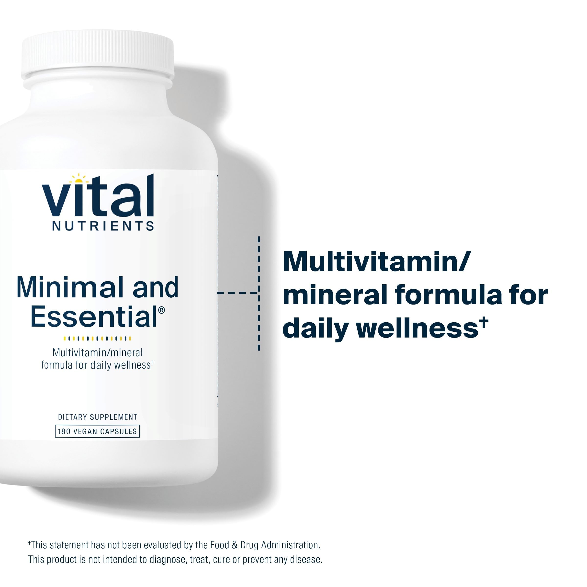 Vital Nutrients cápsula en mano para comparar tamaño y dosificación