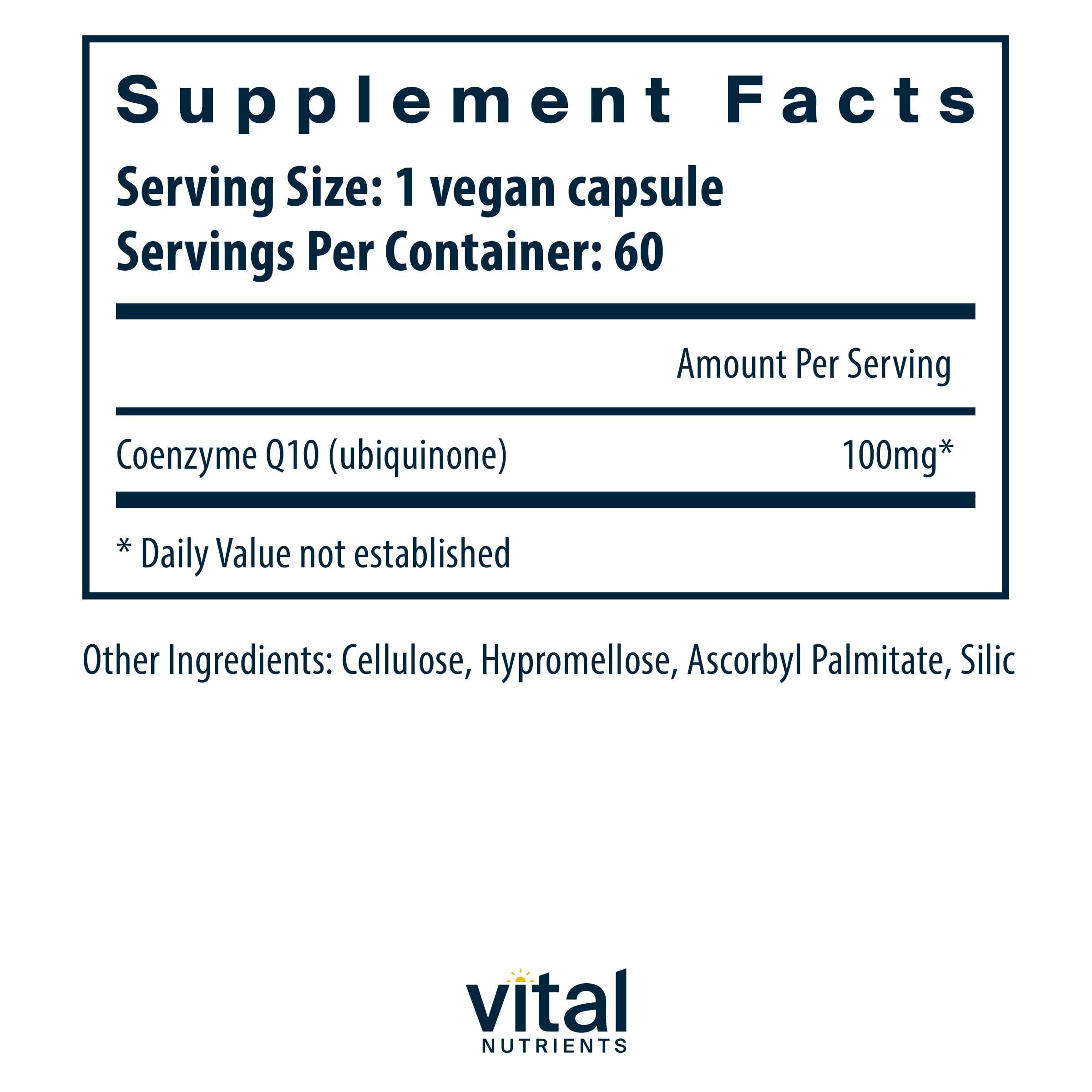 Vital Nutrients cápsula en mano indicando fácil ingestión y pureza vegana