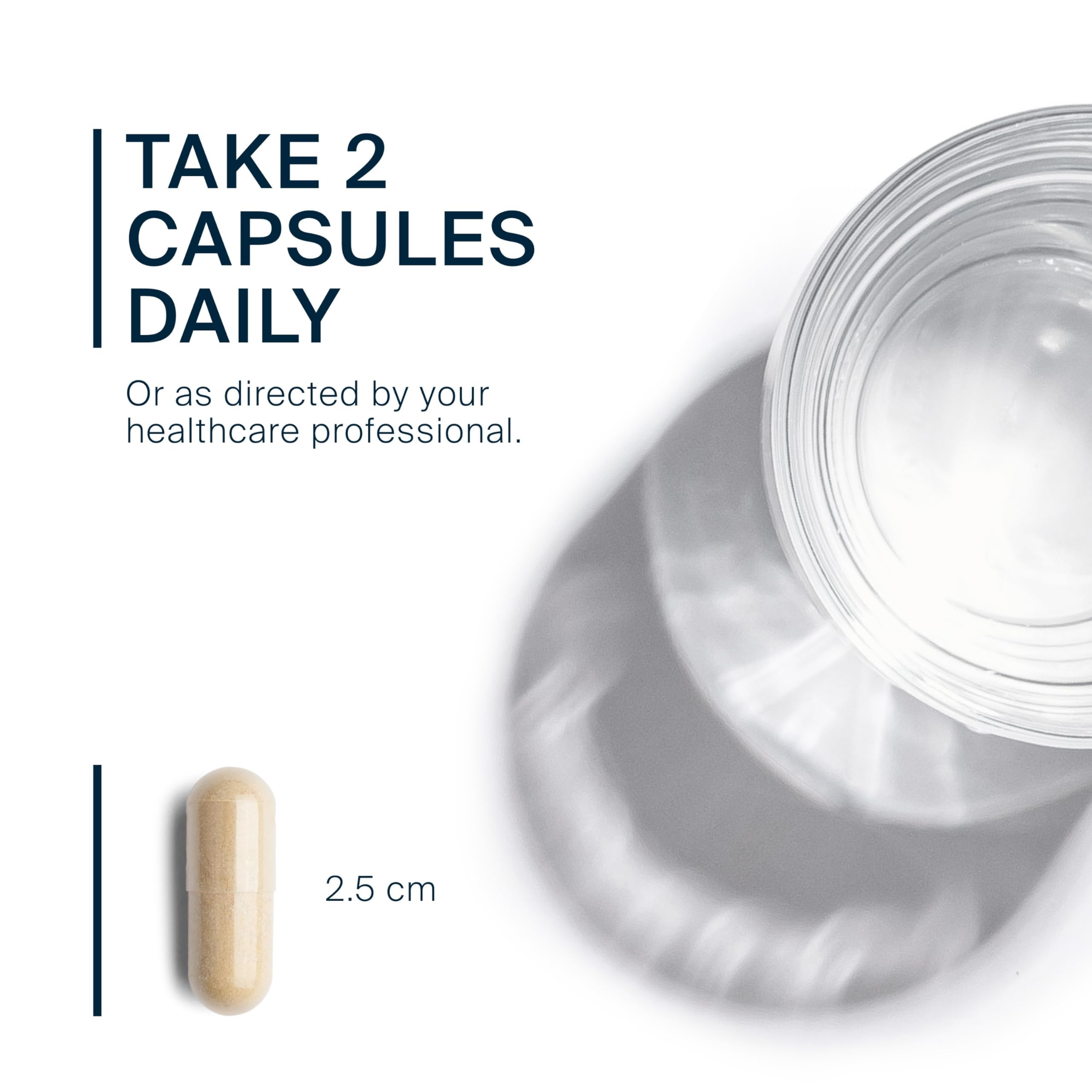 Vital Nutrients cápsula en mano para comparar tamaño y conveniencia