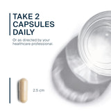Vital Nutrients cápsula en mano para comparar tamaño y conveniencia