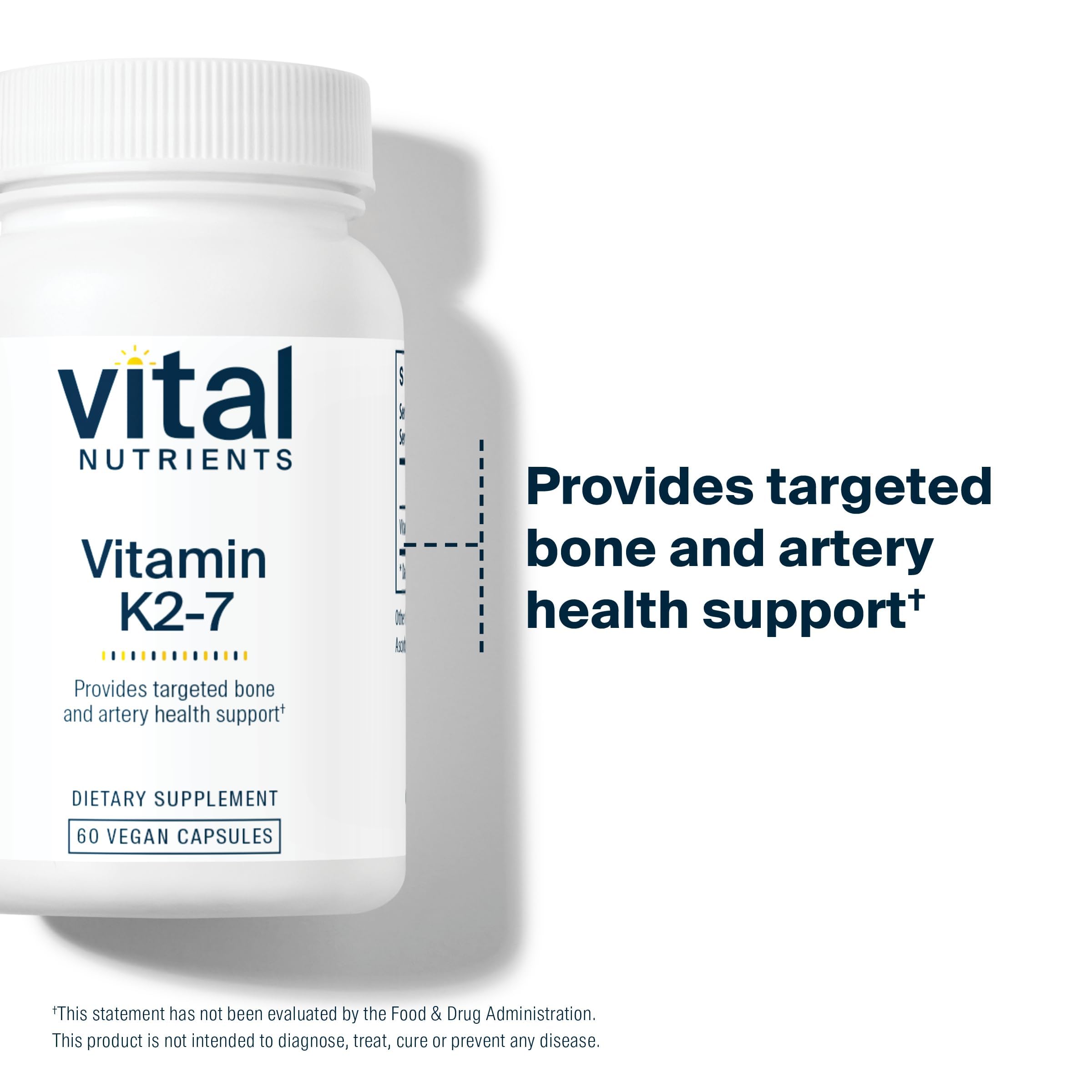 Vital Nutrients cápsula comparada con mano para referencia de tamaño conveniente