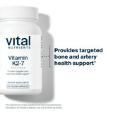 Vital Nutrients cápsula comparada con mano para referencia de tamaño conveniente
