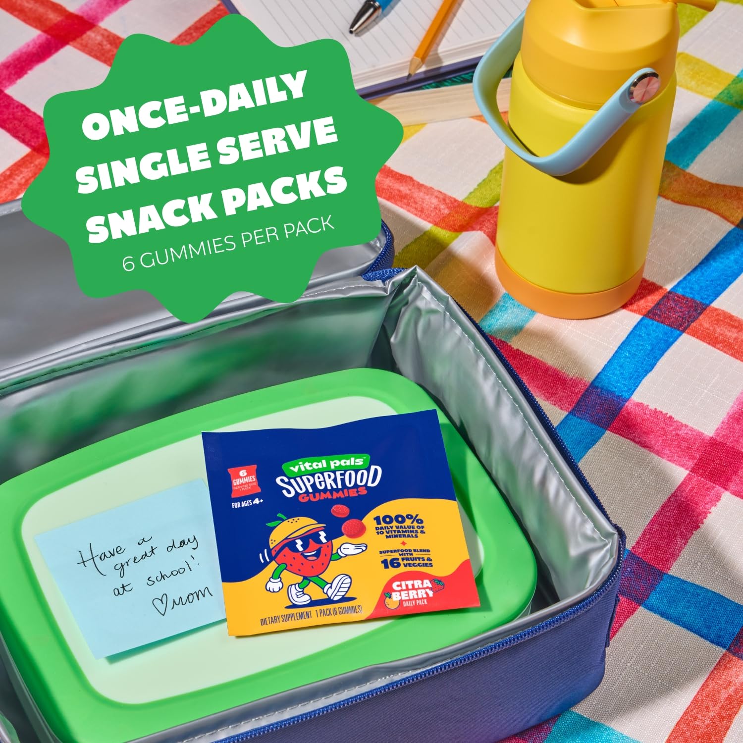 Vital Pals gomitas sobre mesa de desayuno con familia para conveniencia
