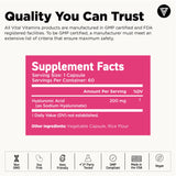 Vital Vitamins comparación de tamaño junto a una moneda para escala