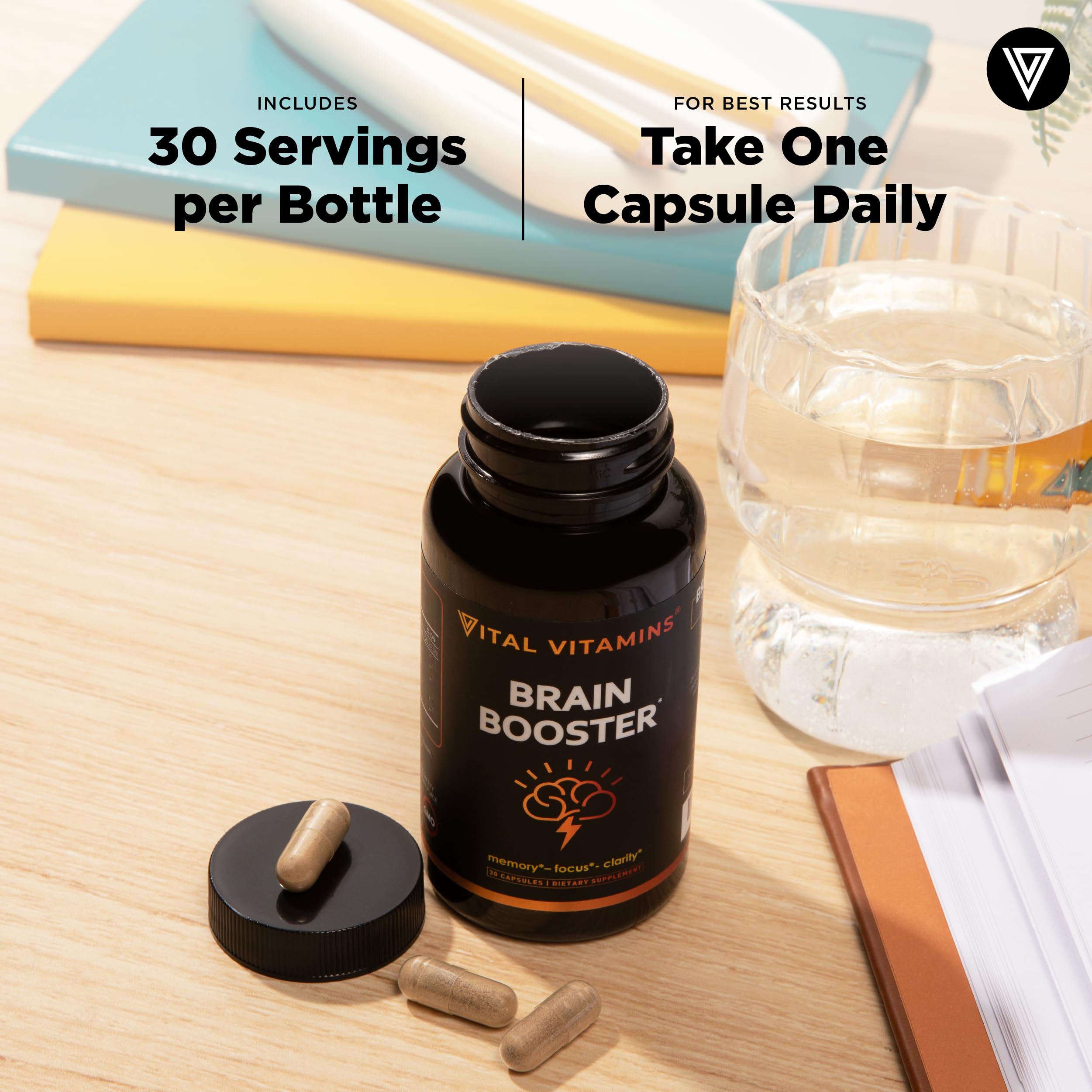 Vital Vitamins cápsula junto a regla para comparar tamaño y dosificación