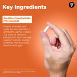 Vital Vitamins cápsulas junto a pesas, beneficiando fuerza y recuperación