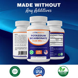 Vitamatic cápsulas en mano indicando tamaño cómodo y cápsulas vegetales