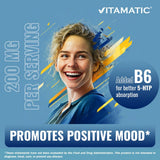 Vitamatic cápsulas vertidas sobre fondo claro para visual de dosis