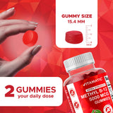 Vitamatic gomitas en mano para comparar tamaño y porción