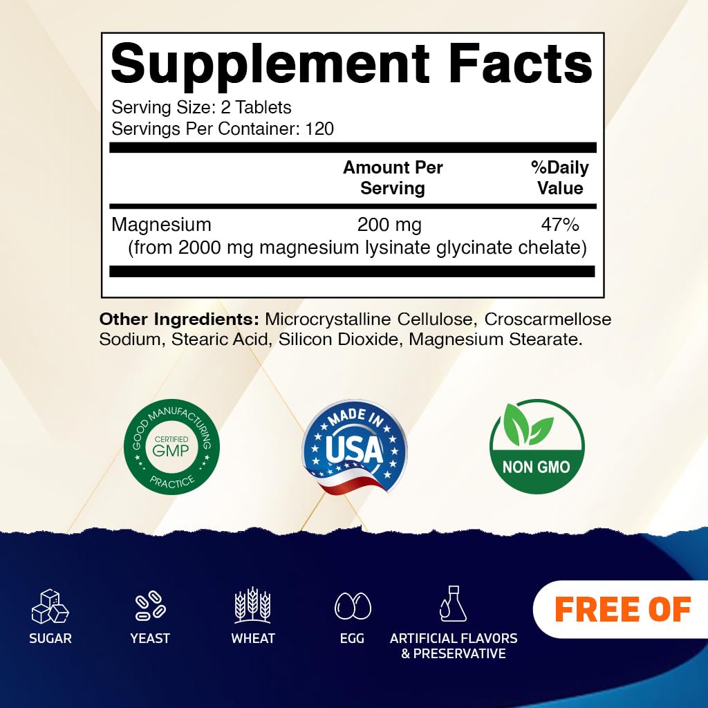 Vitamatic tabletas sostenidas en mano para ver tamaño y facilidad de ingestión