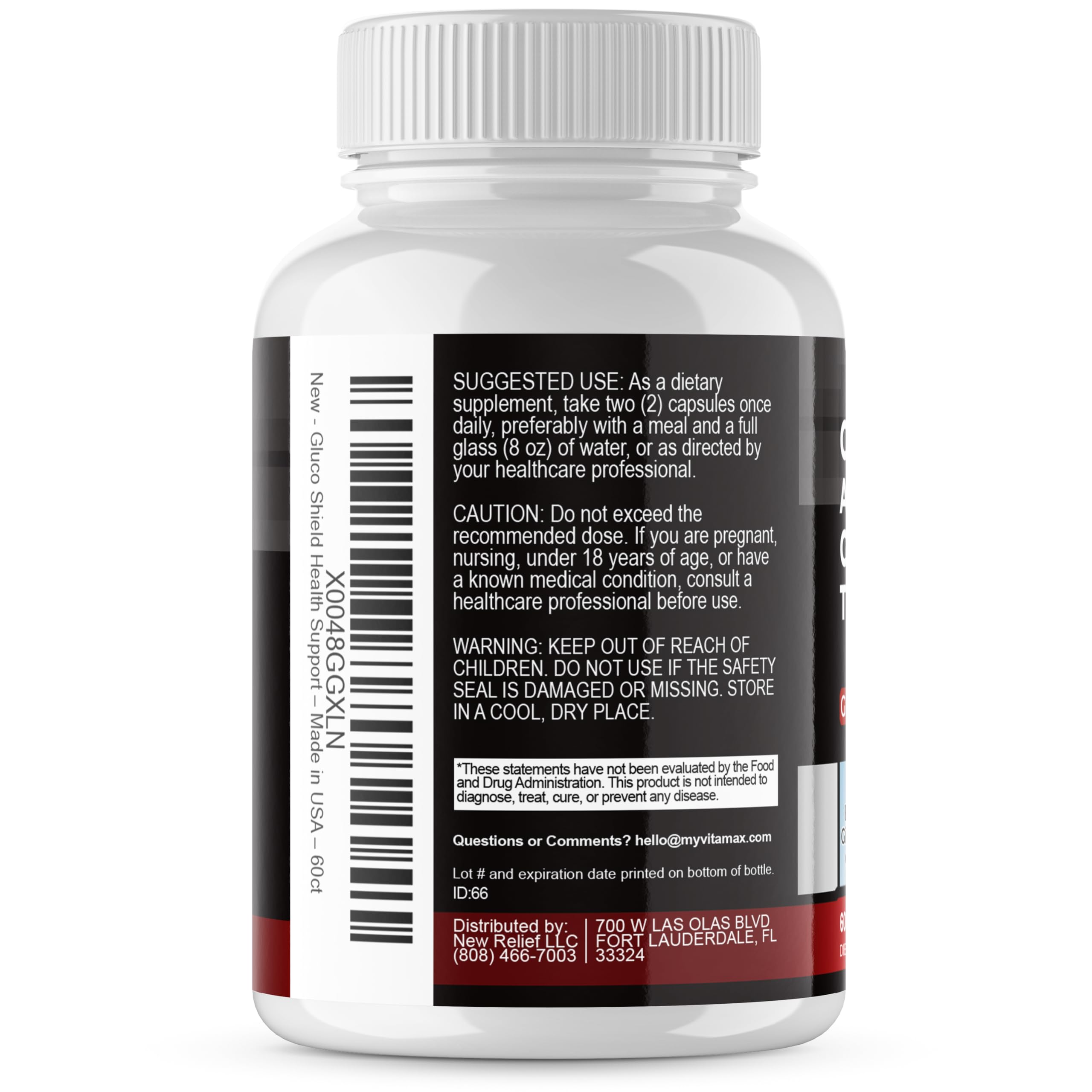 Vitamax cápsula en mano para comparar tamaño y manejo fácil