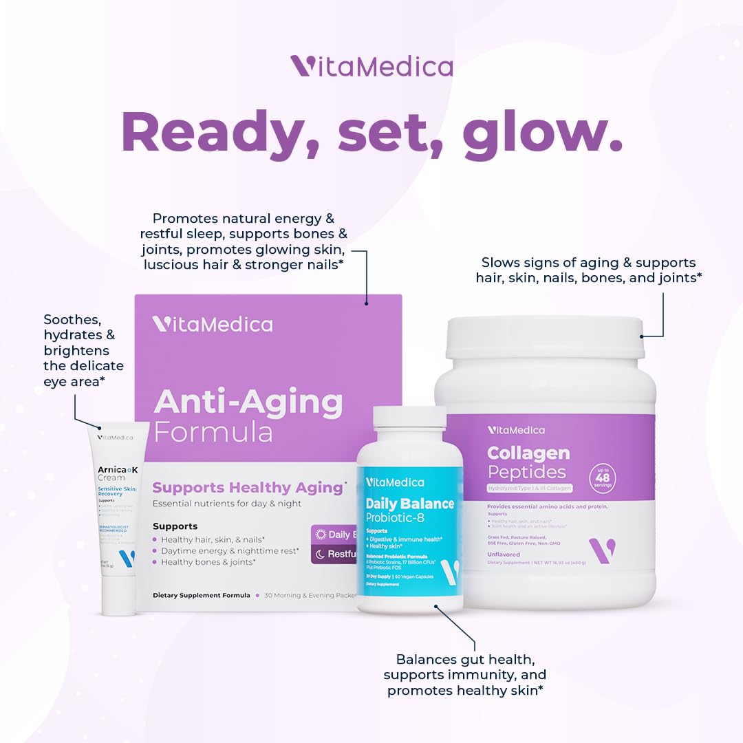 Persona mezclando VitaMedica en vaso, uso fácil y práctico diario