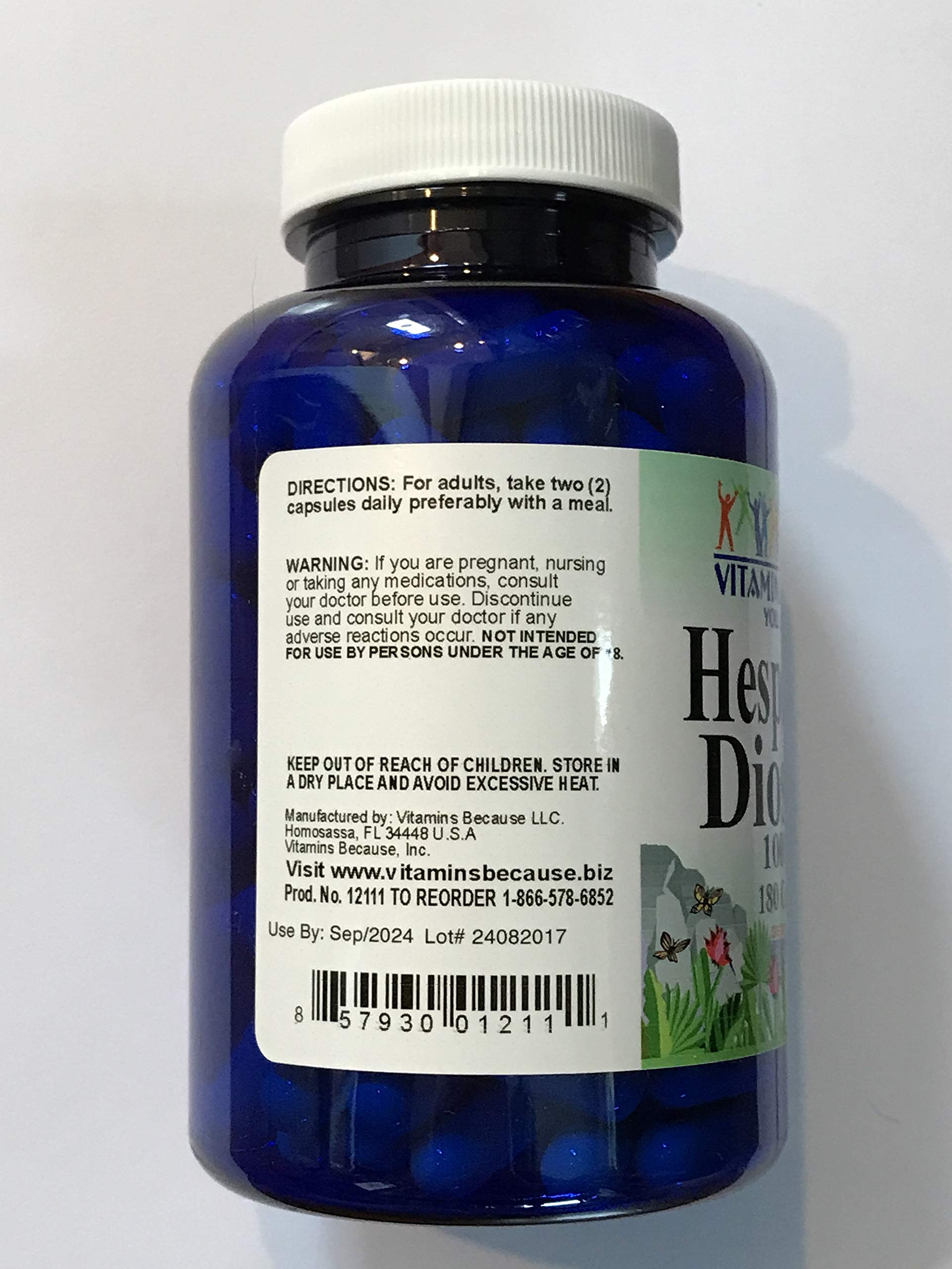 Vitamins Because cápsulas en mano durante uso diario para apoyo circulatorio práctico
