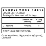 VitaMonk cápsula en mano para visualizar tamaño y fácil ingesta