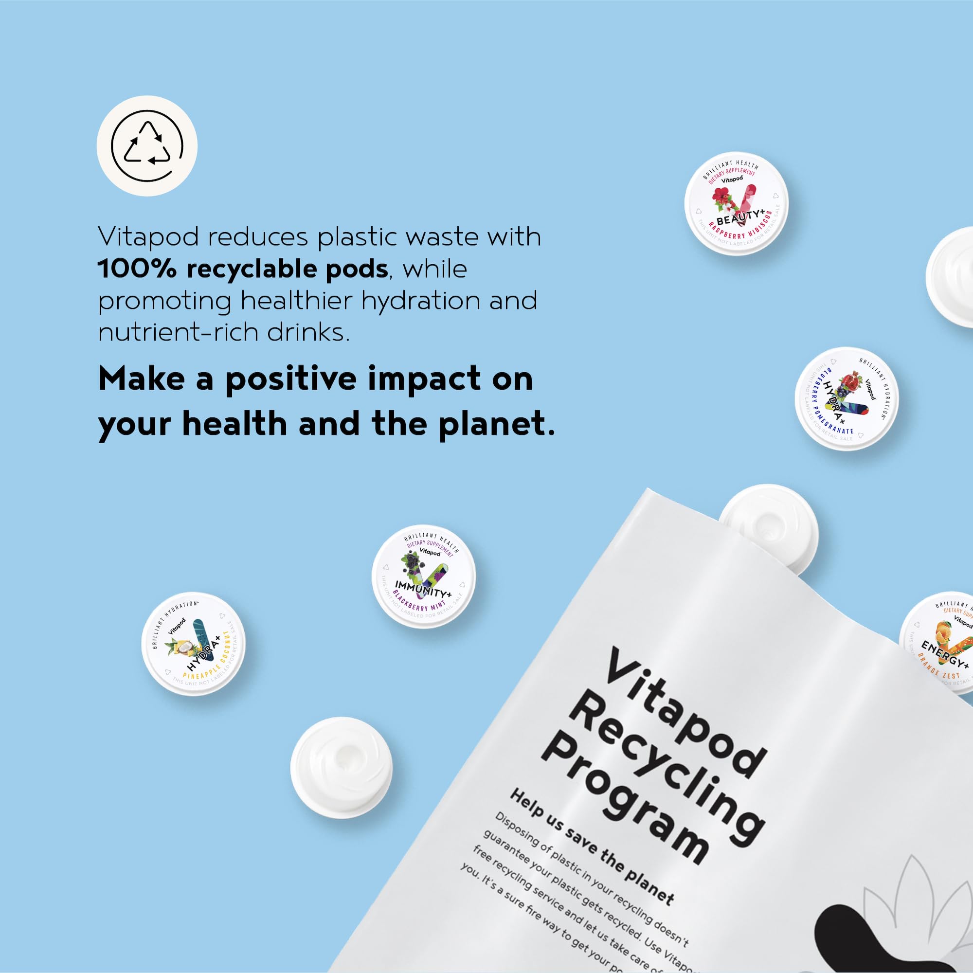 Vitapod pod junto a mano para comparar tamaño y ventaja portátil