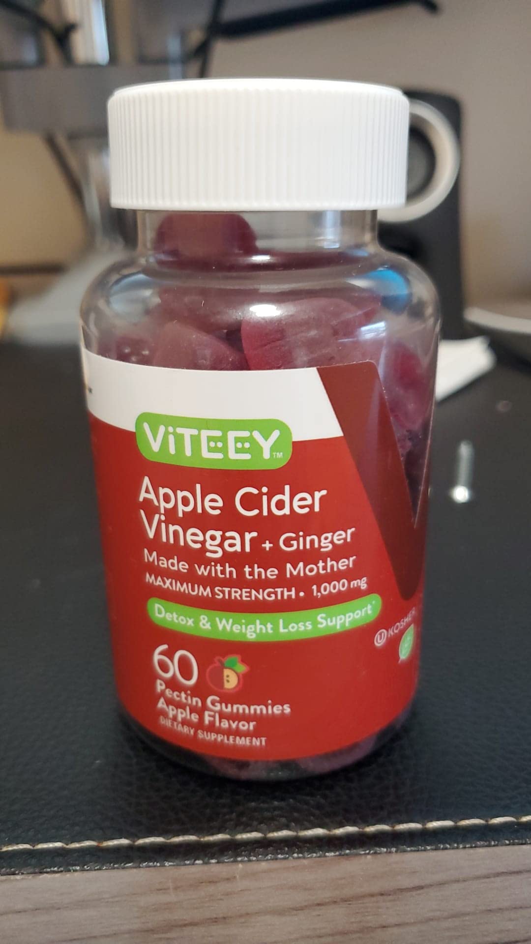 Viteey ingredientes: jengibre y manzana frescos mostrando origen