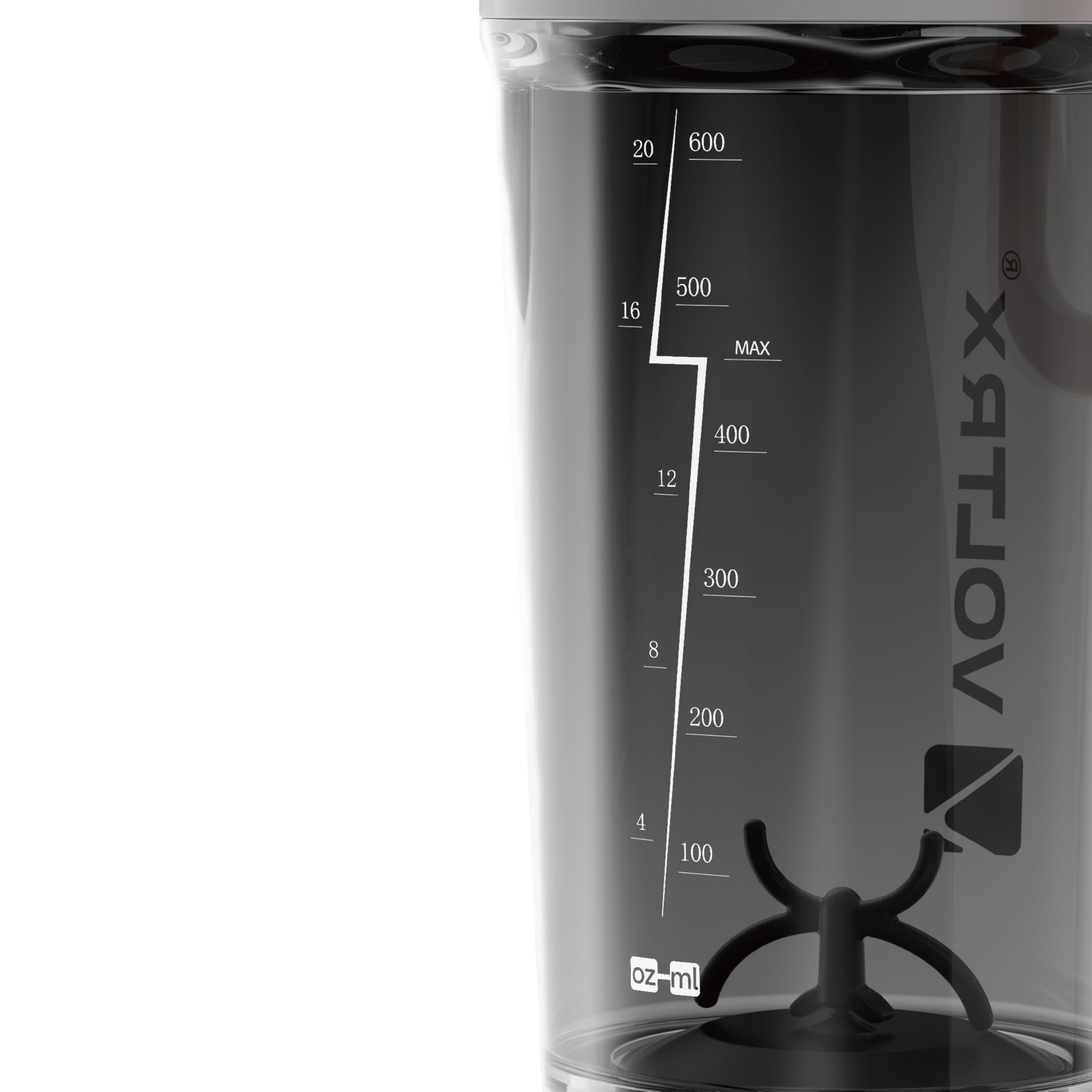 VOLTRX con cable USB-C conectando, recarga rápida y práctica