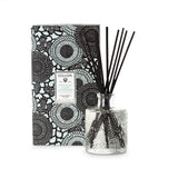 Voluspa difusor frasco con relieve mostrando diseño y aroma elegante