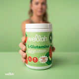 Vaso con bebida Wellah disuelta destacando solubilidad y sabor agradable