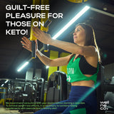 Wellneco escena de estilo de vida con caminata y gomitas como snack saludable