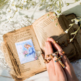 Wesiti bolsitas de organza con piedras y cartas listas para regalar