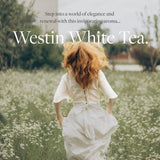 Comparación de tamaño de la cápsula Westin White Tea junto a una mano para referencia