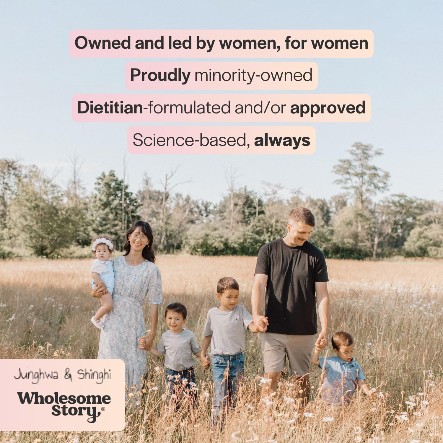 Wholesome Story escena lifestyle con mujer y suplementos que transmite bienestar