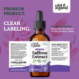 Wild & Organic botella sobre superficie natural enfatizando fórmula vegetal
