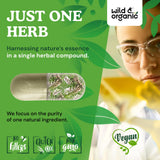 Wild & Organic cápsula abierta revelando el contenido vegetal fácil de absorber
