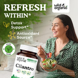 Wild & Organic detalle de cápsulas veganas resaltando textura suave