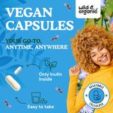 Wild & Organic cápsulas en mano demostrando tamaño fácil de tragar