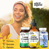 Wild & Organic frasco junto a frutas naturales en encimera, naturalidad visual
