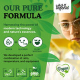 Wild & Organic gotas añadidas a bebida en cocina mostrando uso diario