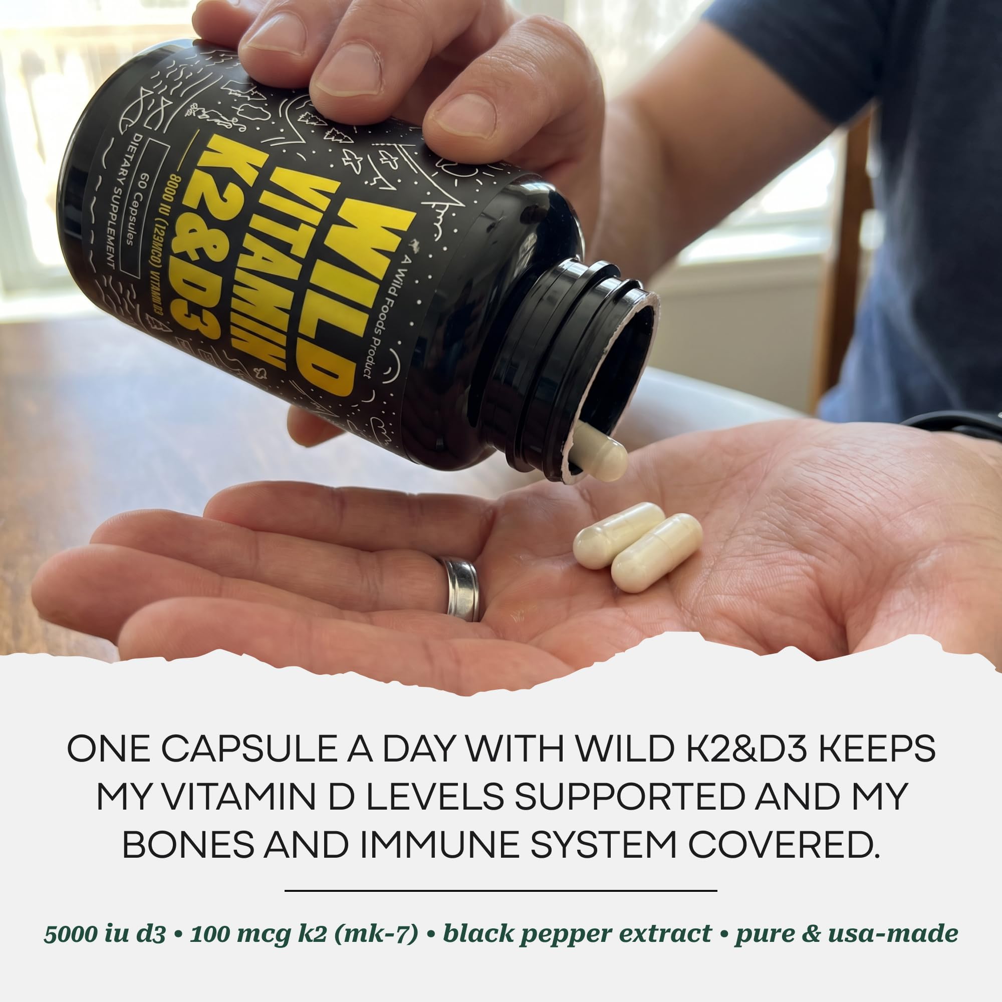 Wild Foods cápsula junto a monedas para mostrar tamaño y porciones por envase