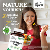 Wild & Organic cápsula cerca que destaca la cubierta vegetal y facilidad de ingesta