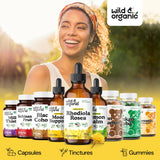Wild & Organic frasco en mano para comparar tamaño y duración del suministro