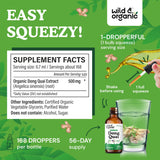Wild & Organic gotas en uso sobre una cuchara para dosificación precisa