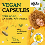 Wild & Organic persona sosteniendo cápsula en la mano para uso práctico y portable