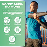 Wild Pouches bolsita en mano para comparar tamaño y portabilidad