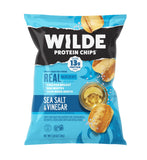 WILDE chip en primer plano resaltando textura crujiente y aporte proteico