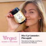 Winged Wellness textura de gomita en primer plano que revela consistencia suave y apetecible