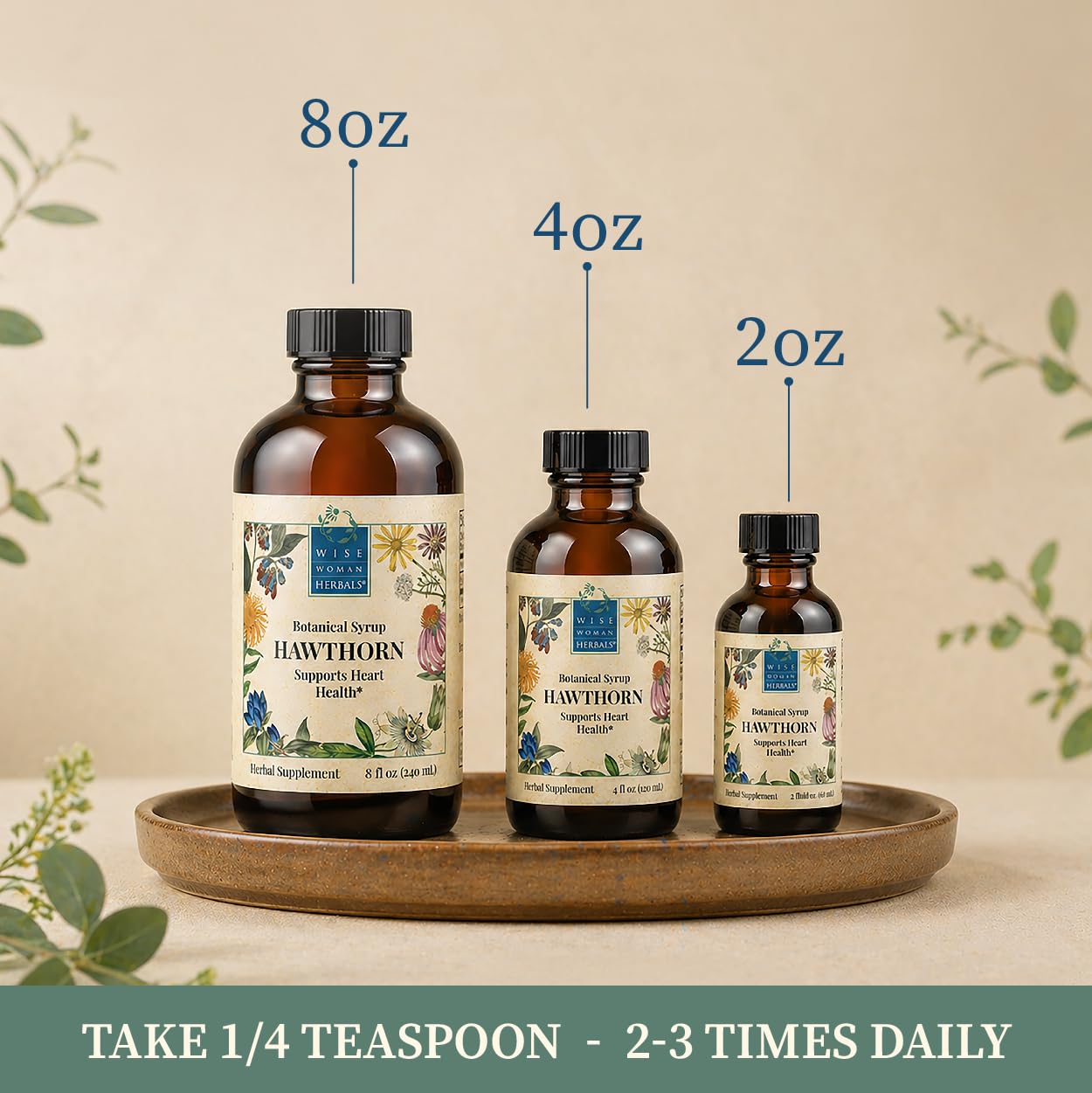 Wise Woman Herbals comparación de tamaño del frasco junto a una taza para escala