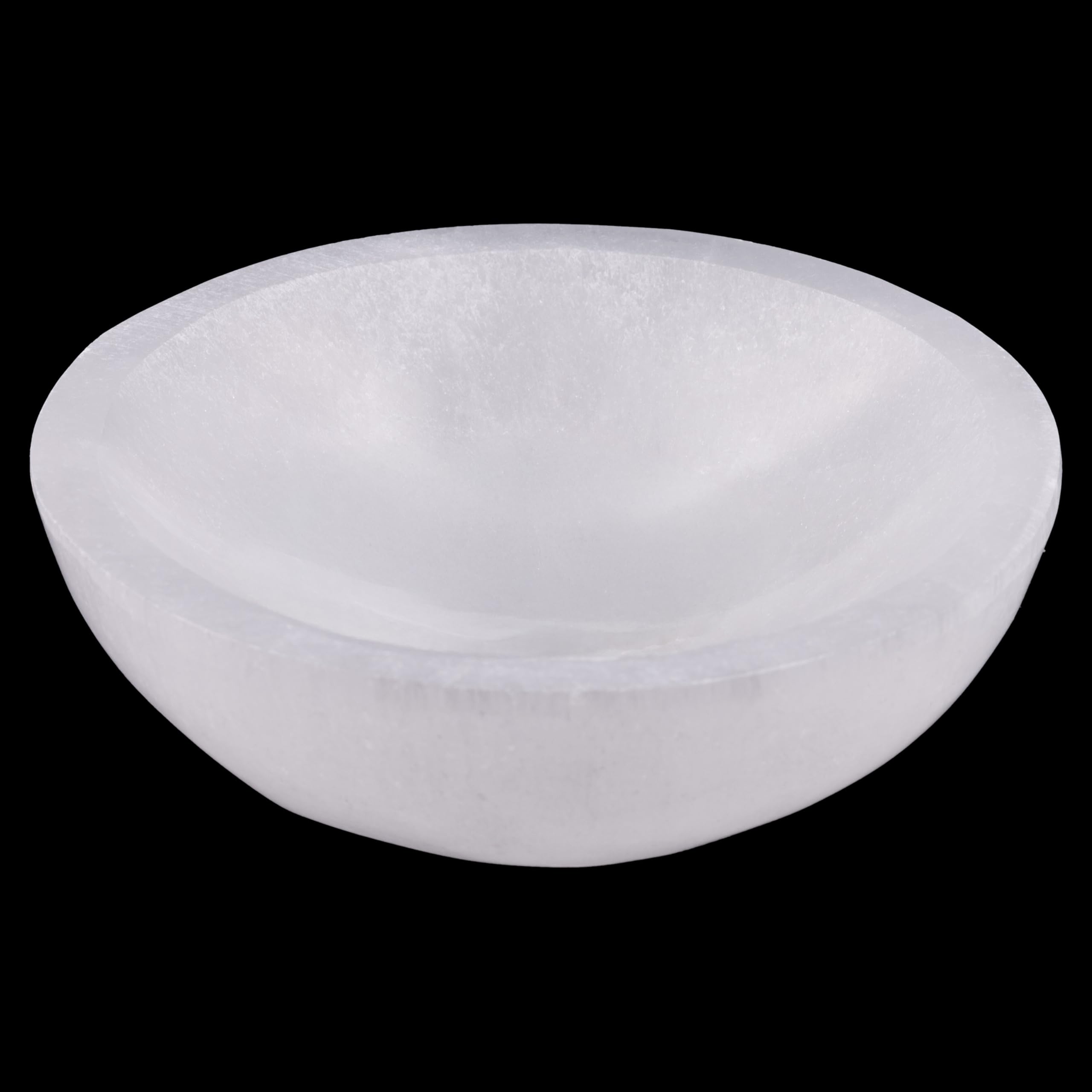 Wish Well cuenco selenita frontal, exhibe cristales con elegancia