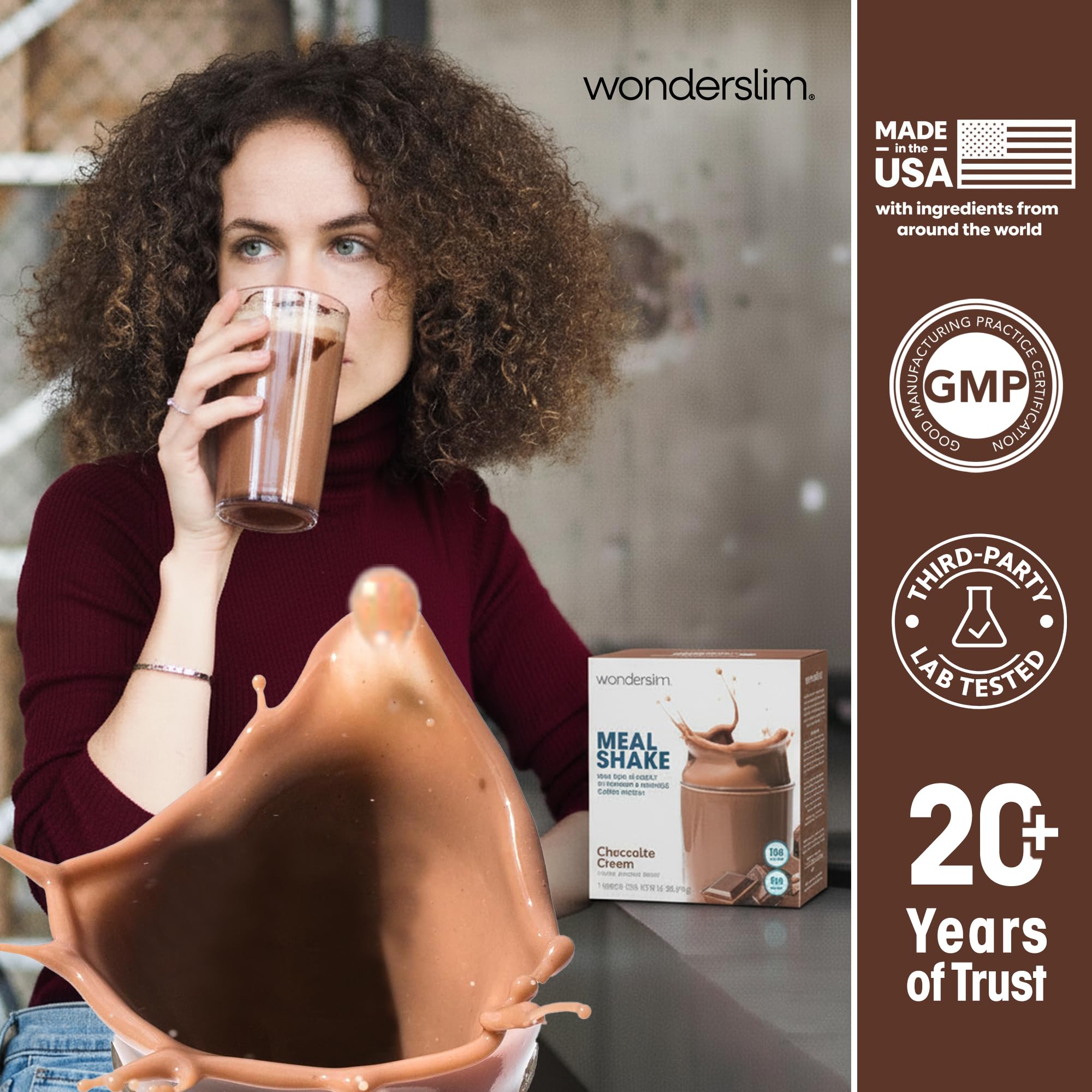 WonderSlim comparación de tamaño del sobre en mano para fácil transporte