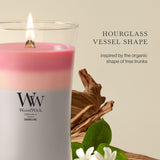 WoodWick jarra hourglass vista lateral aumenta la piscina de cera y fragancia